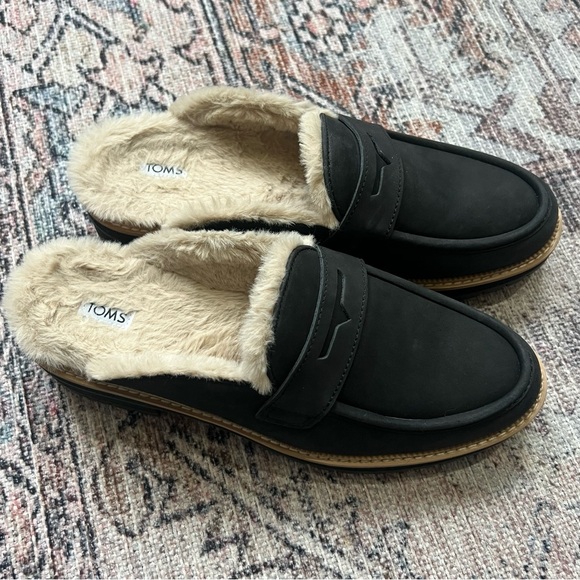 Toms Black Leather Loafers with Cream Lining - Picture 3 of 9